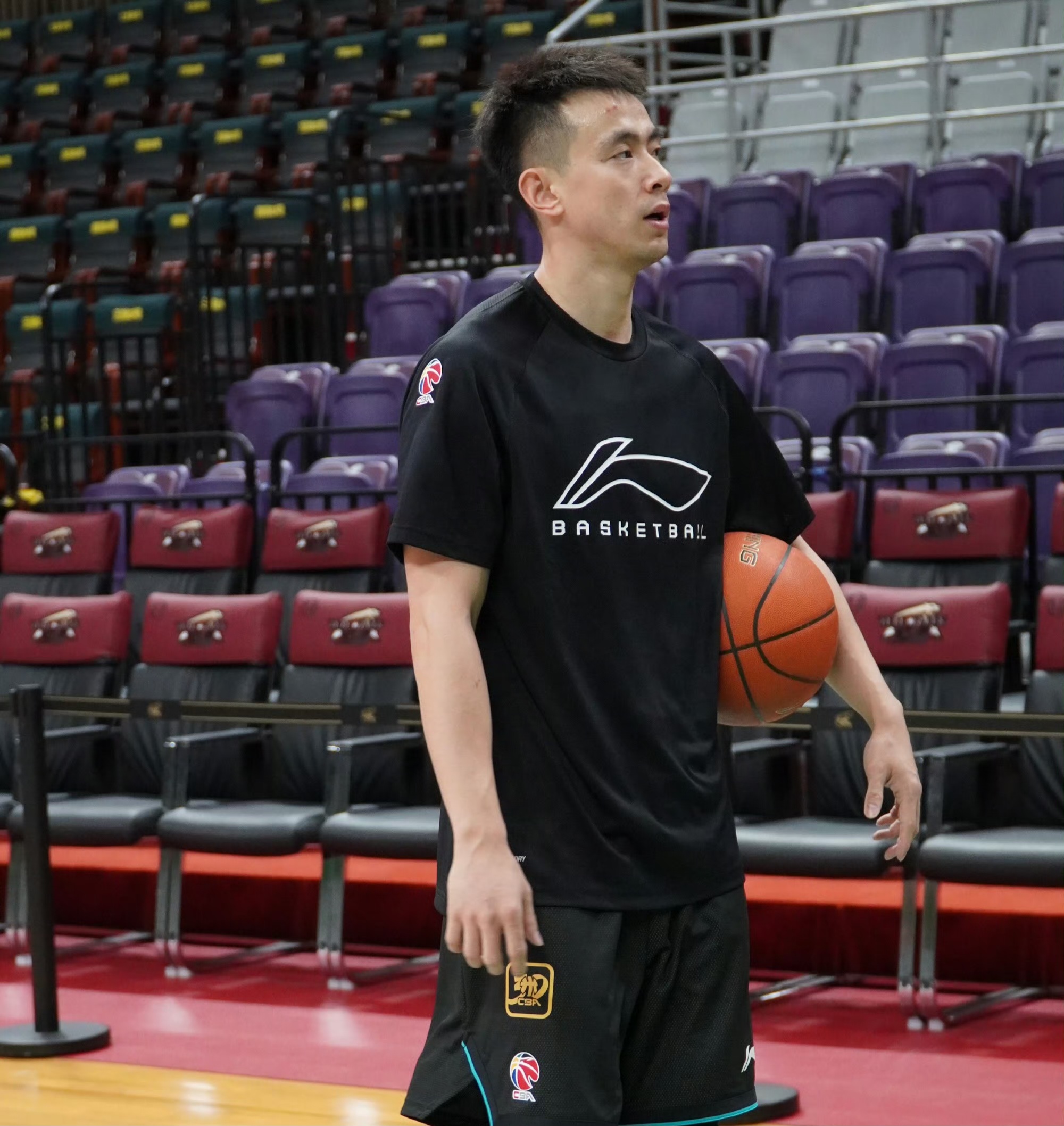 深圳队力克广州队，赵继伟状态火热