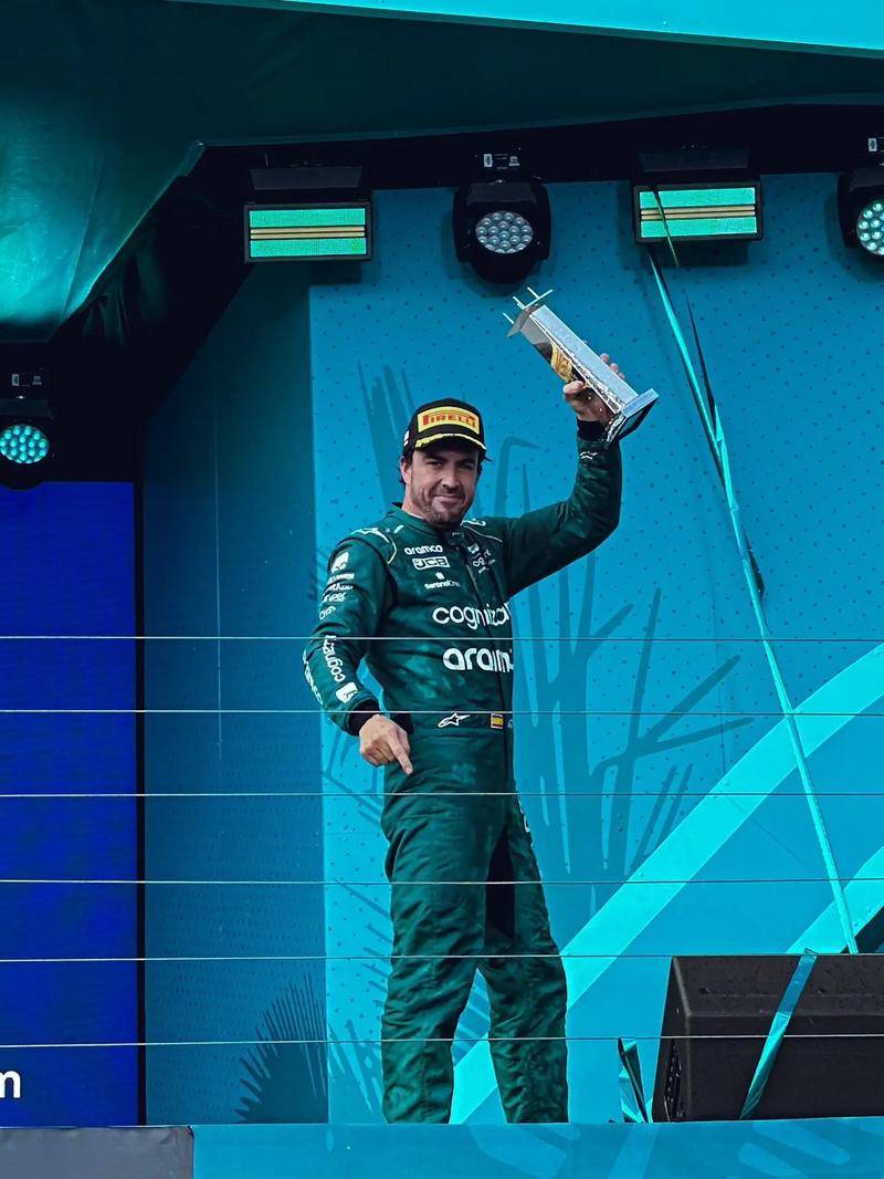 红牛车队力克威廉姆斯，阿隆索点燃赛场