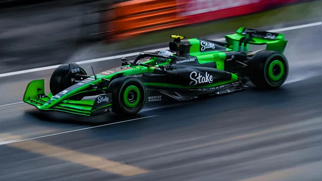 雷诺车队鏖战索伯车队，周冠宇高光表现