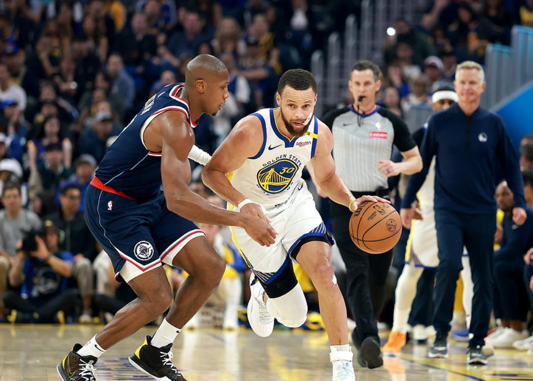 快船力克北京队，布克点燃赛场