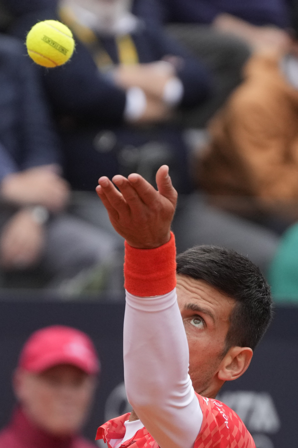 意大利网球队完胜德国网球队，克耶高斯三分雨点燃全场