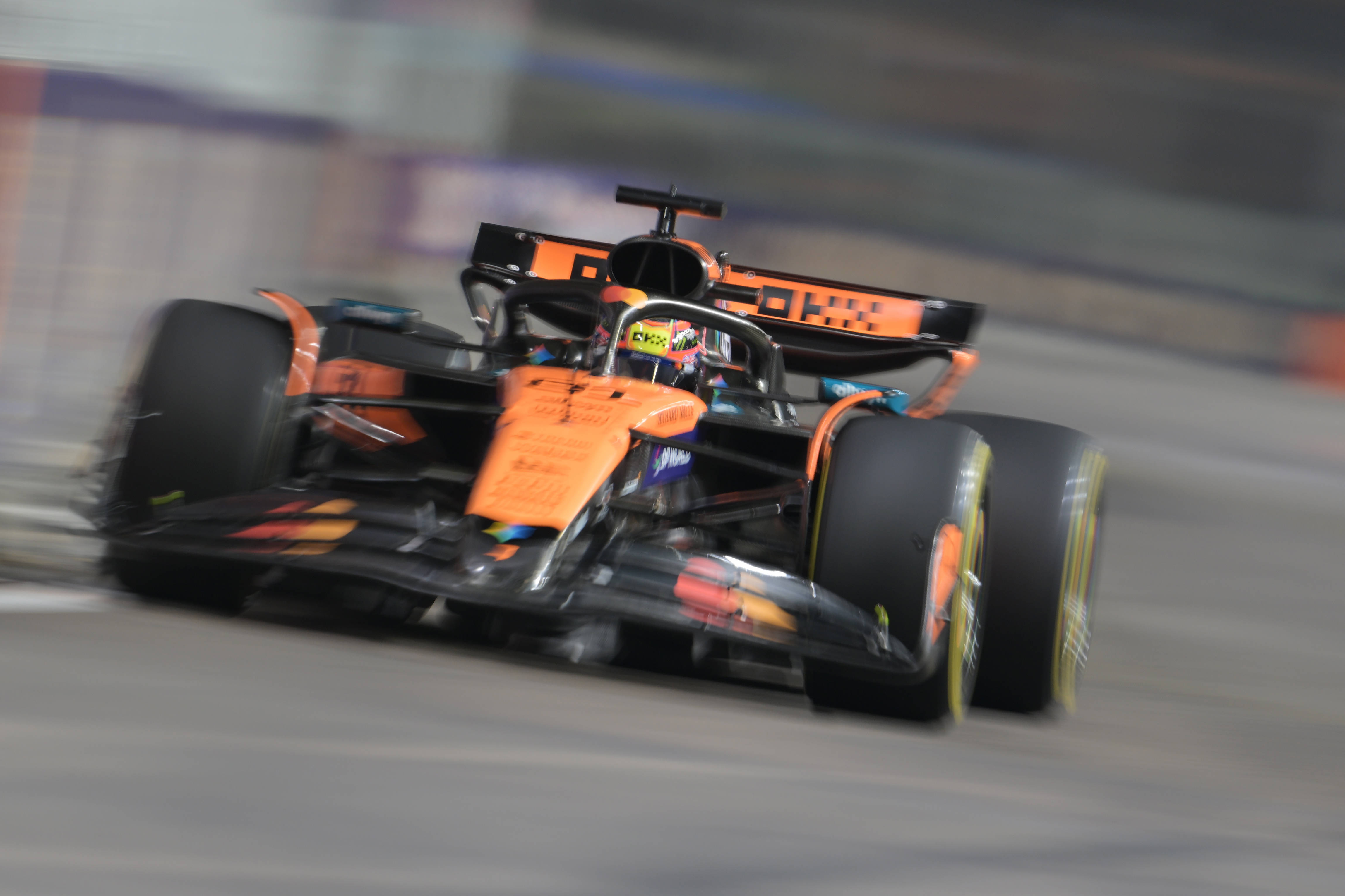 红牛车队险胜威廉姆斯，皮亚斯特里惊艳四座