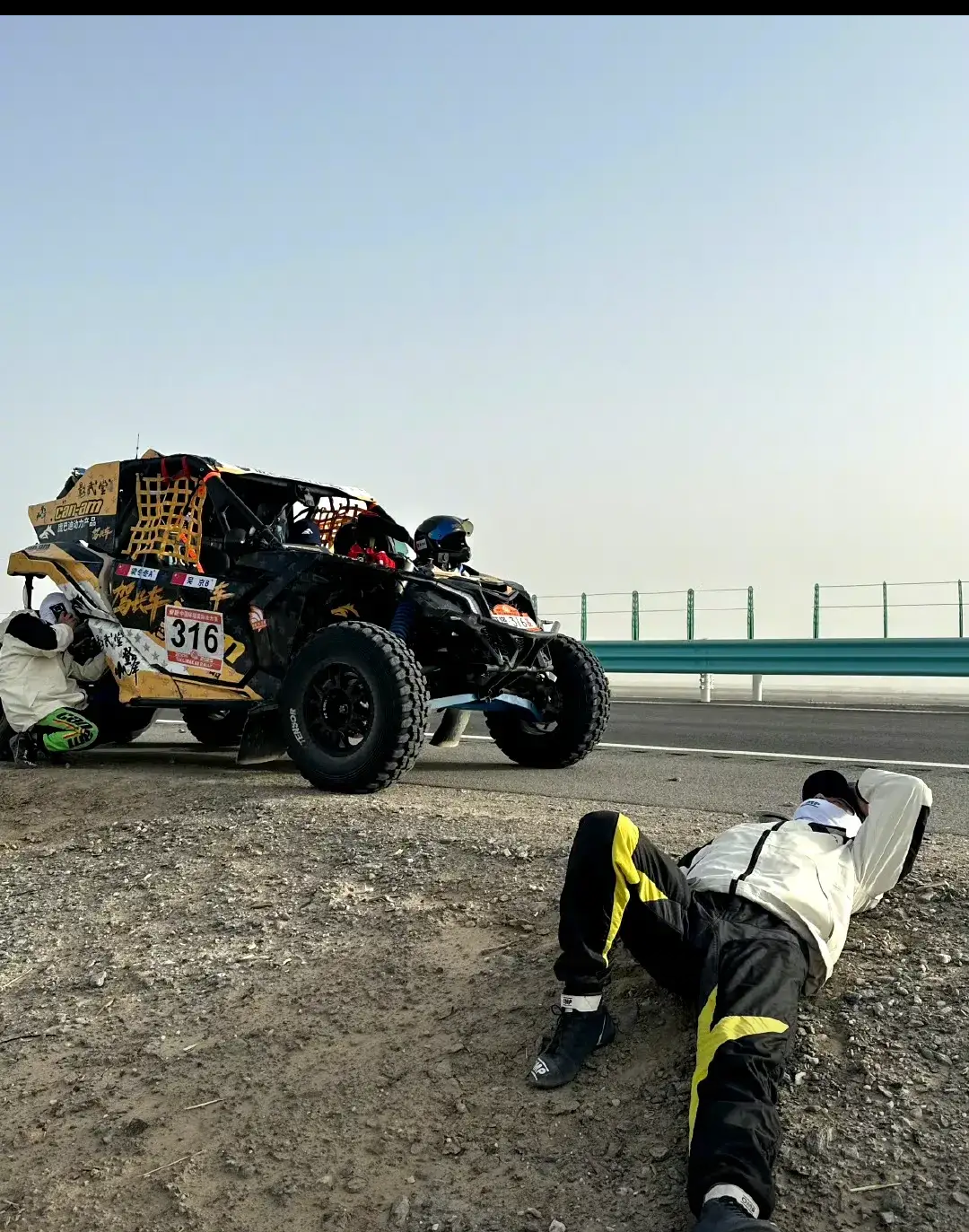 火爆拉力赛引发人群狂欢,观赏热度高 火爆拉力赛引发人群狂欢,观赏热度高