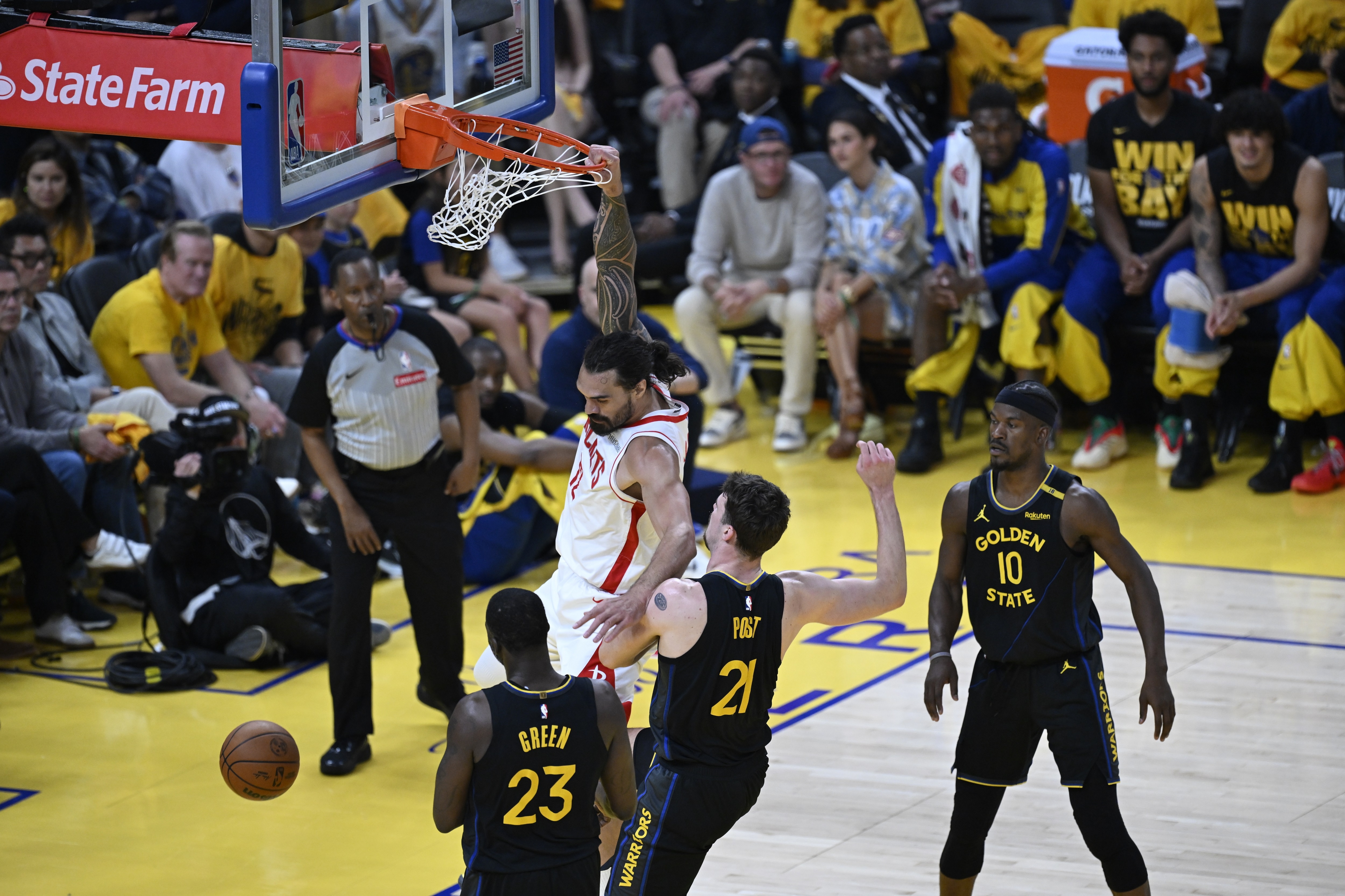 骑士惨败马刺，遭遇季后赛前景堪忧