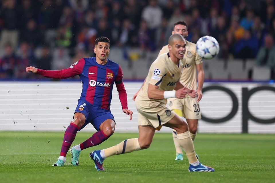 巴塞罗那壮丽开局逆袭跻身前三