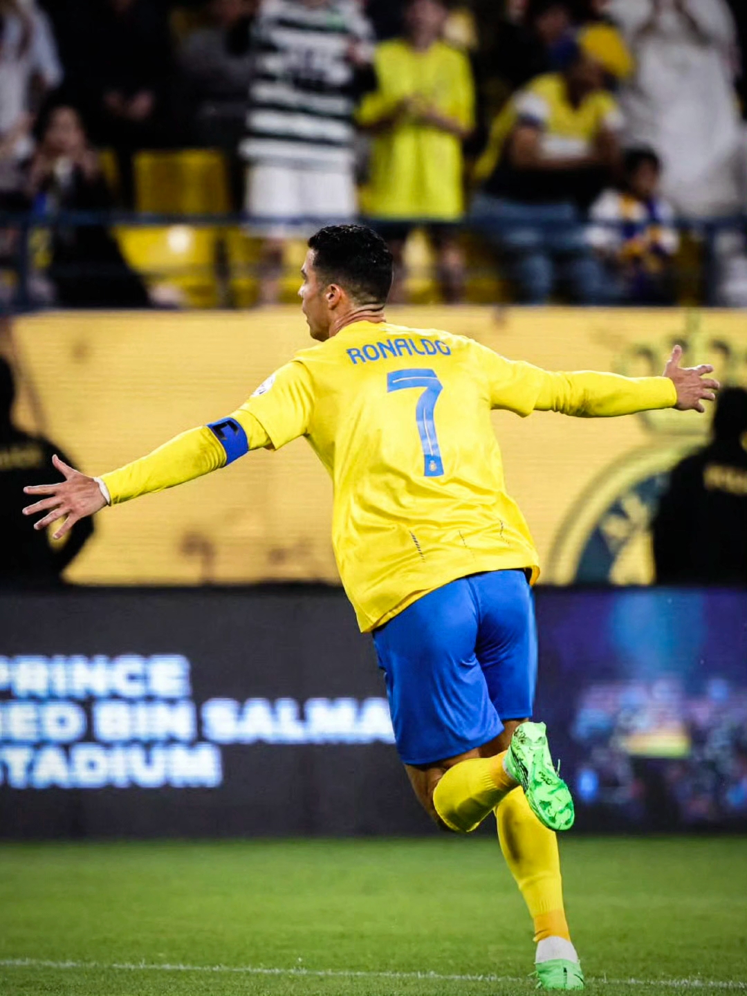 沙特阿拉伯队在比赛中取得胜利，晋级下一阶段