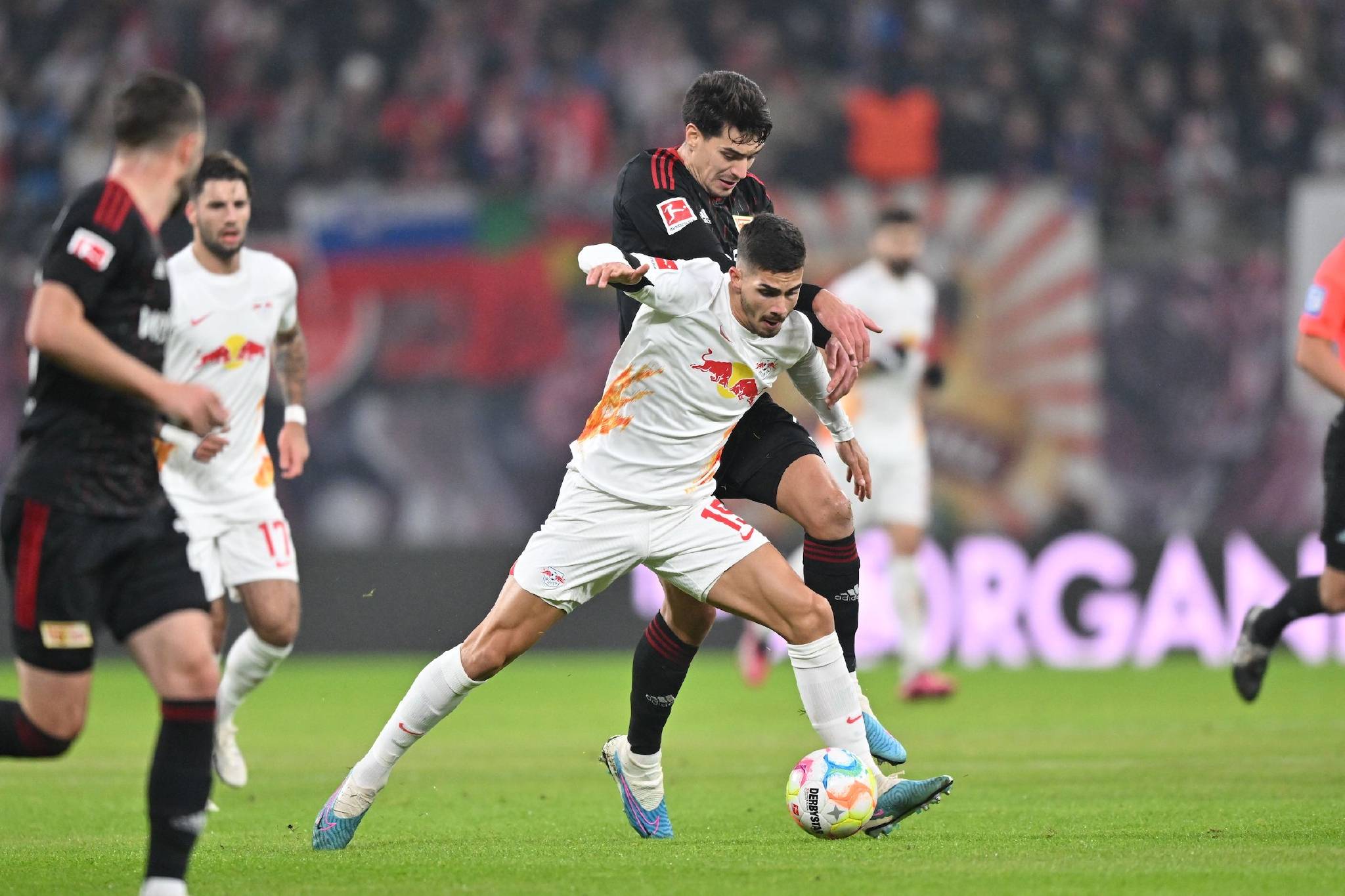 莱比锡红牛鏖战德国，哈兰德状态火热