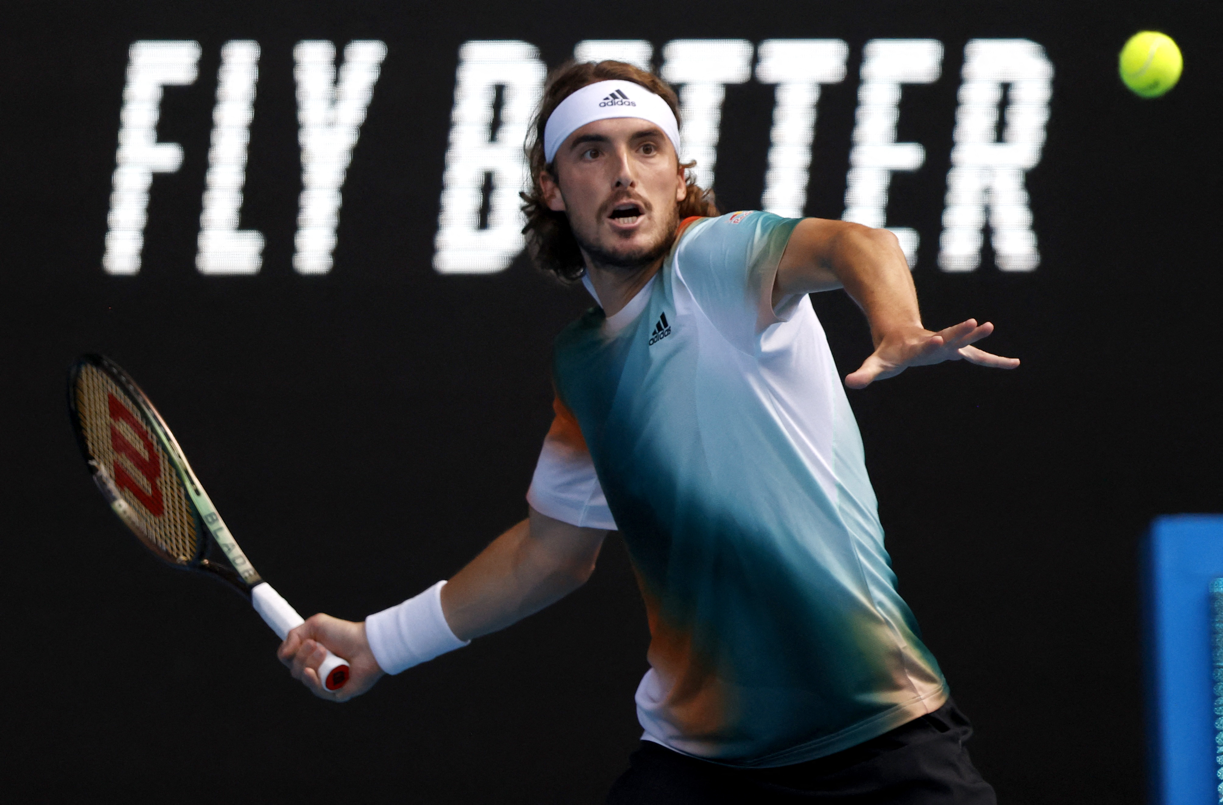 德国网球队险胜意大利网球队，西西帕斯统治全场