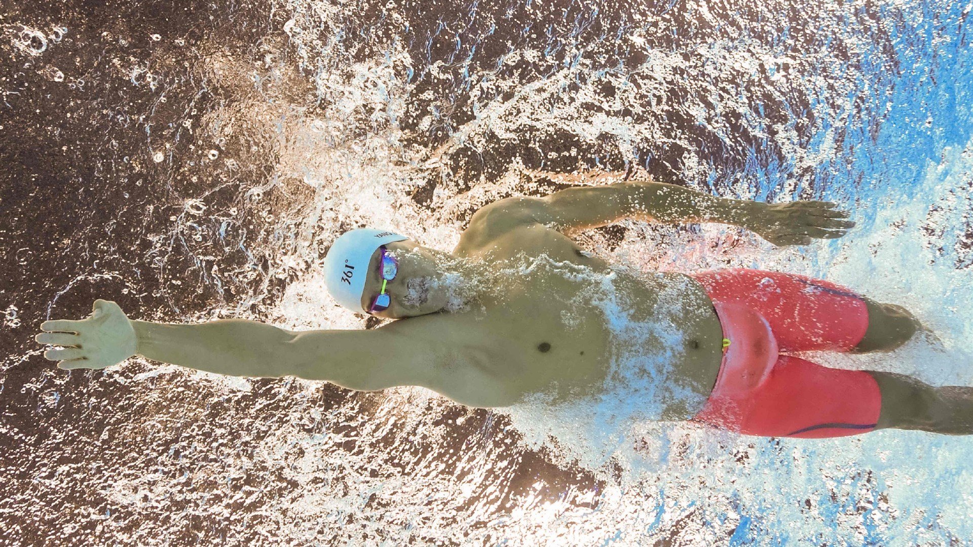 奥运前哨战，库里接管关键胜利，篮网狂胜湖人引热议