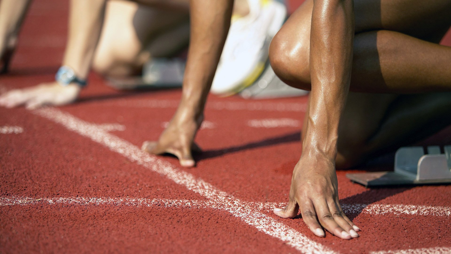 赛道新王诞生，雷诺轻取红牛，佩雷兹一肩扛起全队荣耀