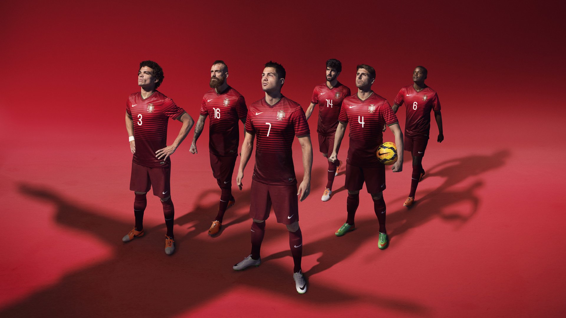 当足球遇上乒乓，英格兰轻取葡萄牙，奥恰洛夫统治全场的双重奏